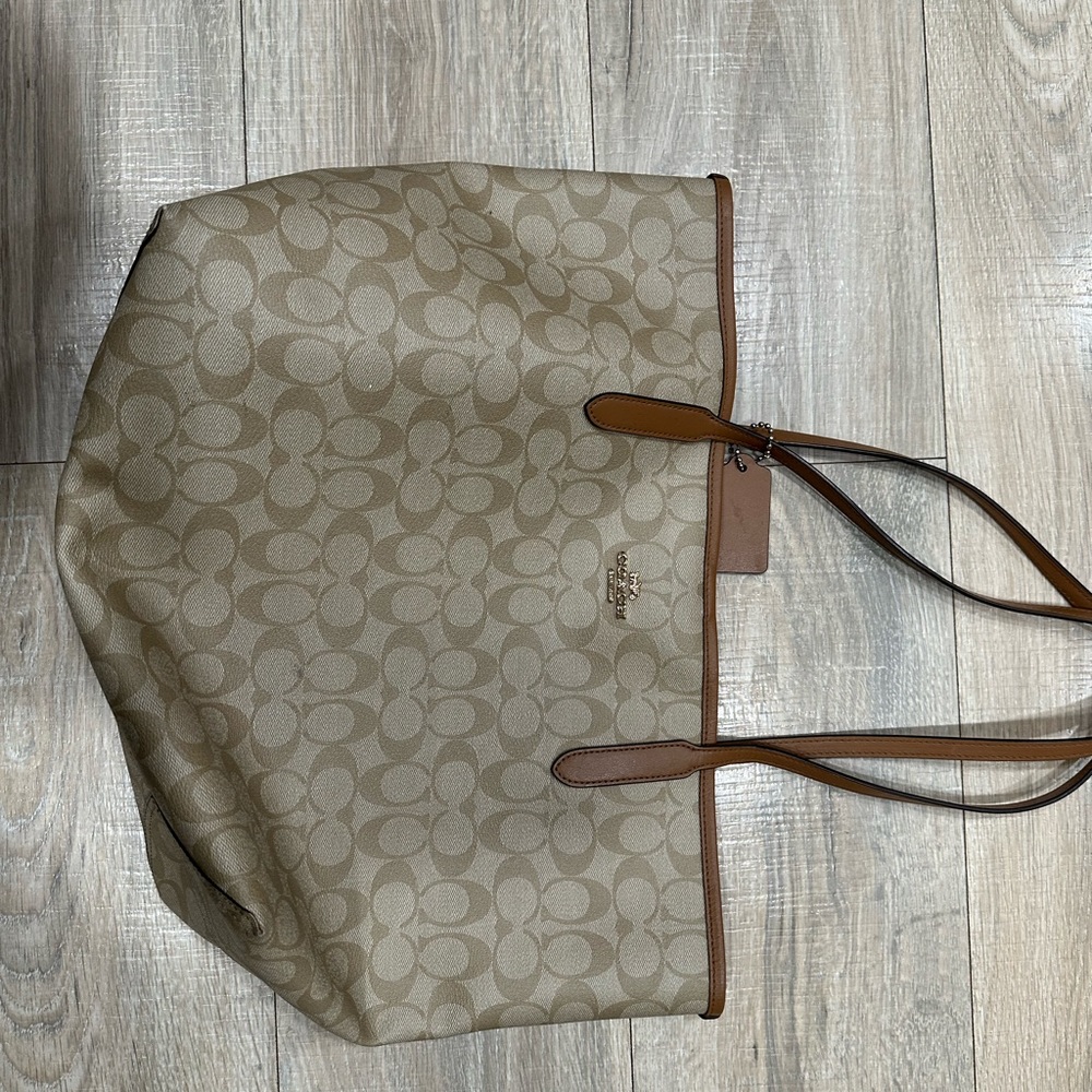 Large Coach tote in Signature canvas